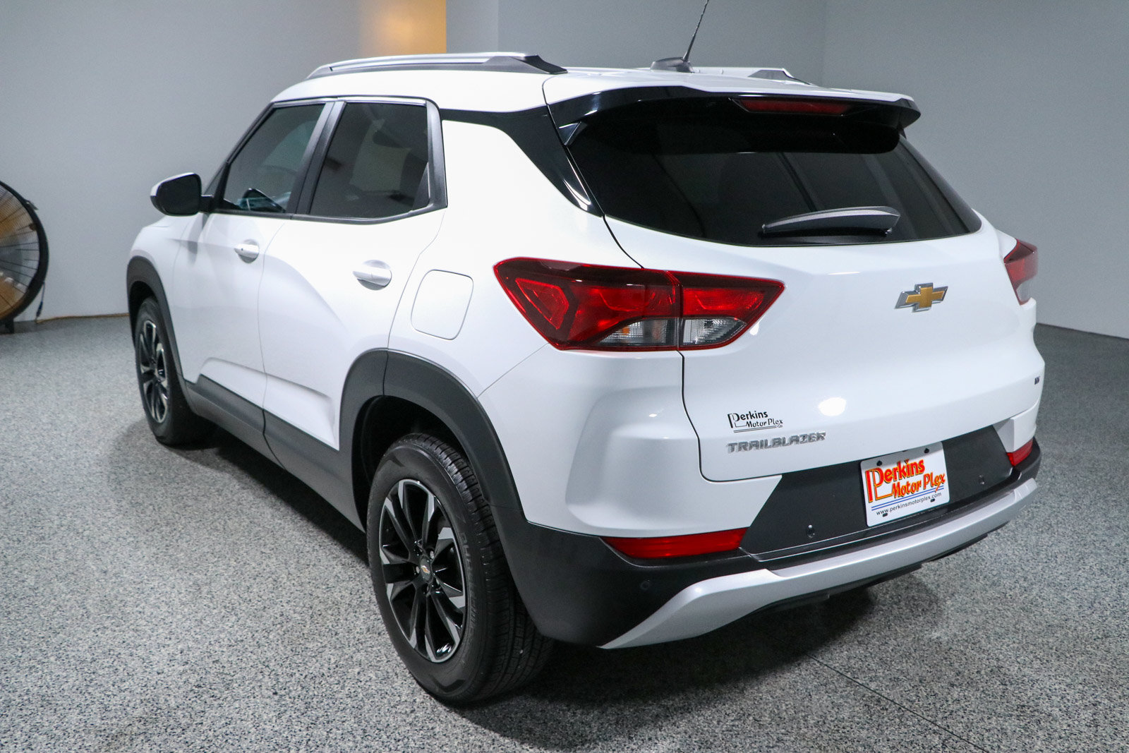 Used 2021 Chevrolet TrailBlazer LT w/ Premium Seating Package FWD image 9