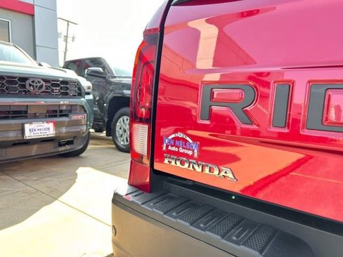 Used 2025 Honda Ridgeline Black Edition image 9