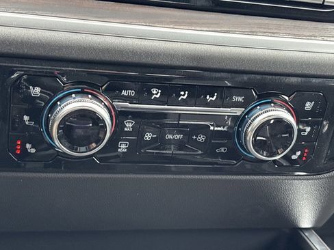 New 2026 GMC Sierra 1500 SLT image 41