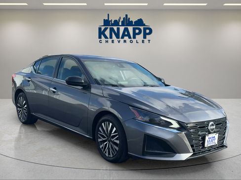 Used 2024 Nissan Altima 2.5 SV FWD image 7