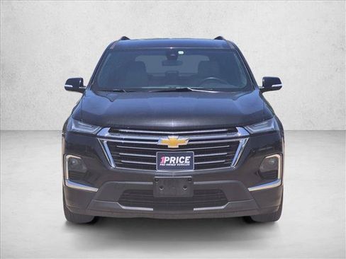 Used 2023 Chevrolet Traverse LT w/ LT Premium Package FWD image 2