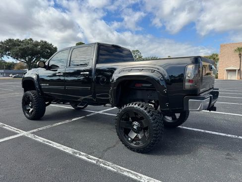 Used 2007 GMC Sierra 2500 SLT w/ Z71 Off-Road Package image 8
