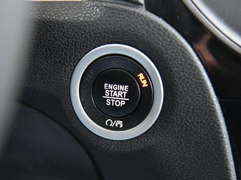 Used 2023 Chrysler 300 S image 29