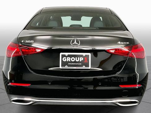 Used 2025 Mercedes-Benz C 300 4MATIC Sedan image 4