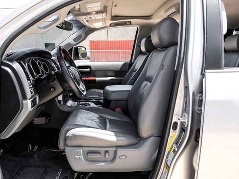 Used 2017 Toyota Sequoia Platinum AWD/4WD image 4