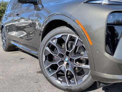 New 2026 BMW X7 M60i image 3