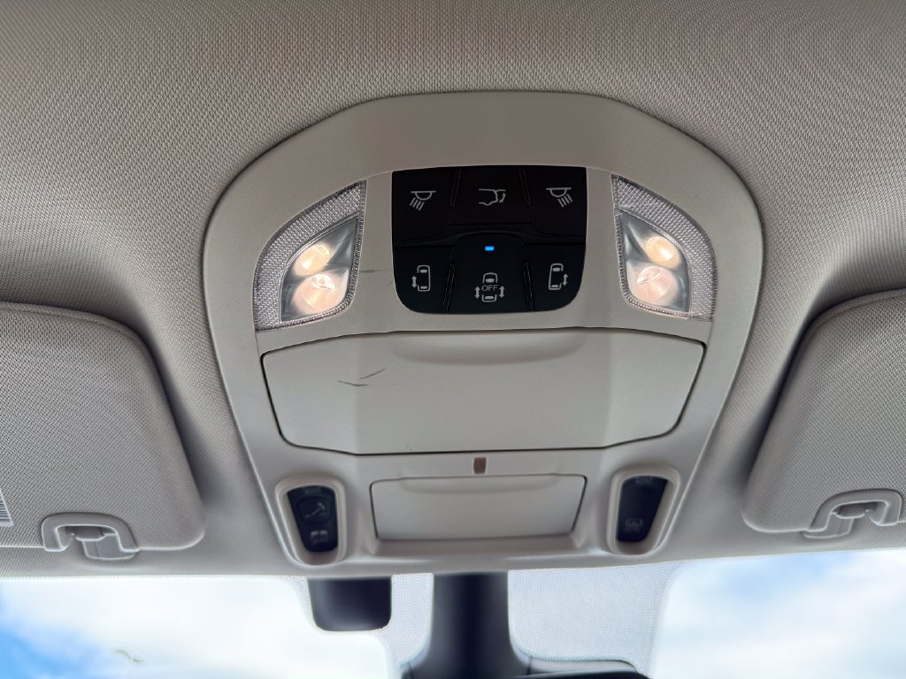 Used 2022 Chrysler Pacifica Limited w/ Uconnect Theater Family Group FWD image 27