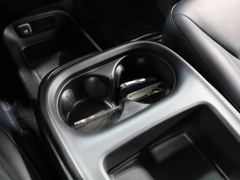 Used 2025 Chrysler Pacifica Select image 30