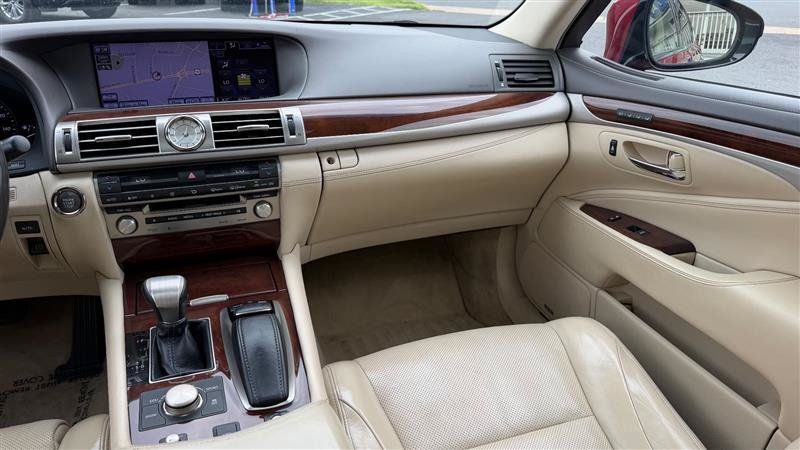 Used 2013 Lexus LS 460 AWD w/ Comfort Pkg image 18