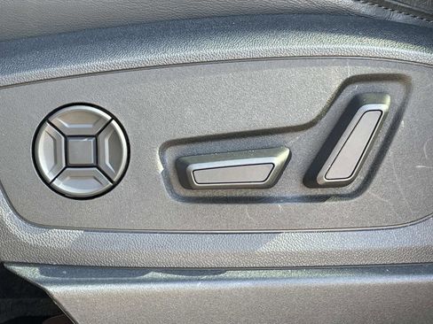 Used 2021 Audi e-tron Premium AWD/4WD image 19