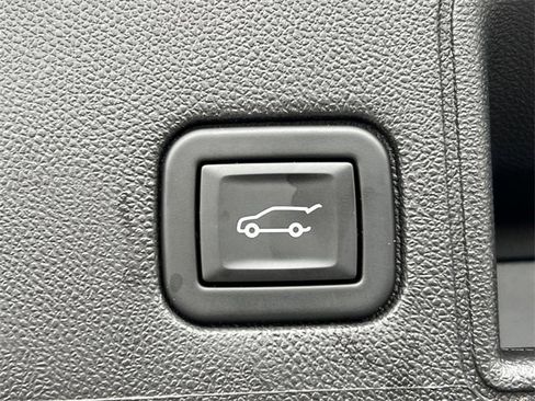 Certified 2023 GMC Terrain SLT w/ Infotainment Package II image 19