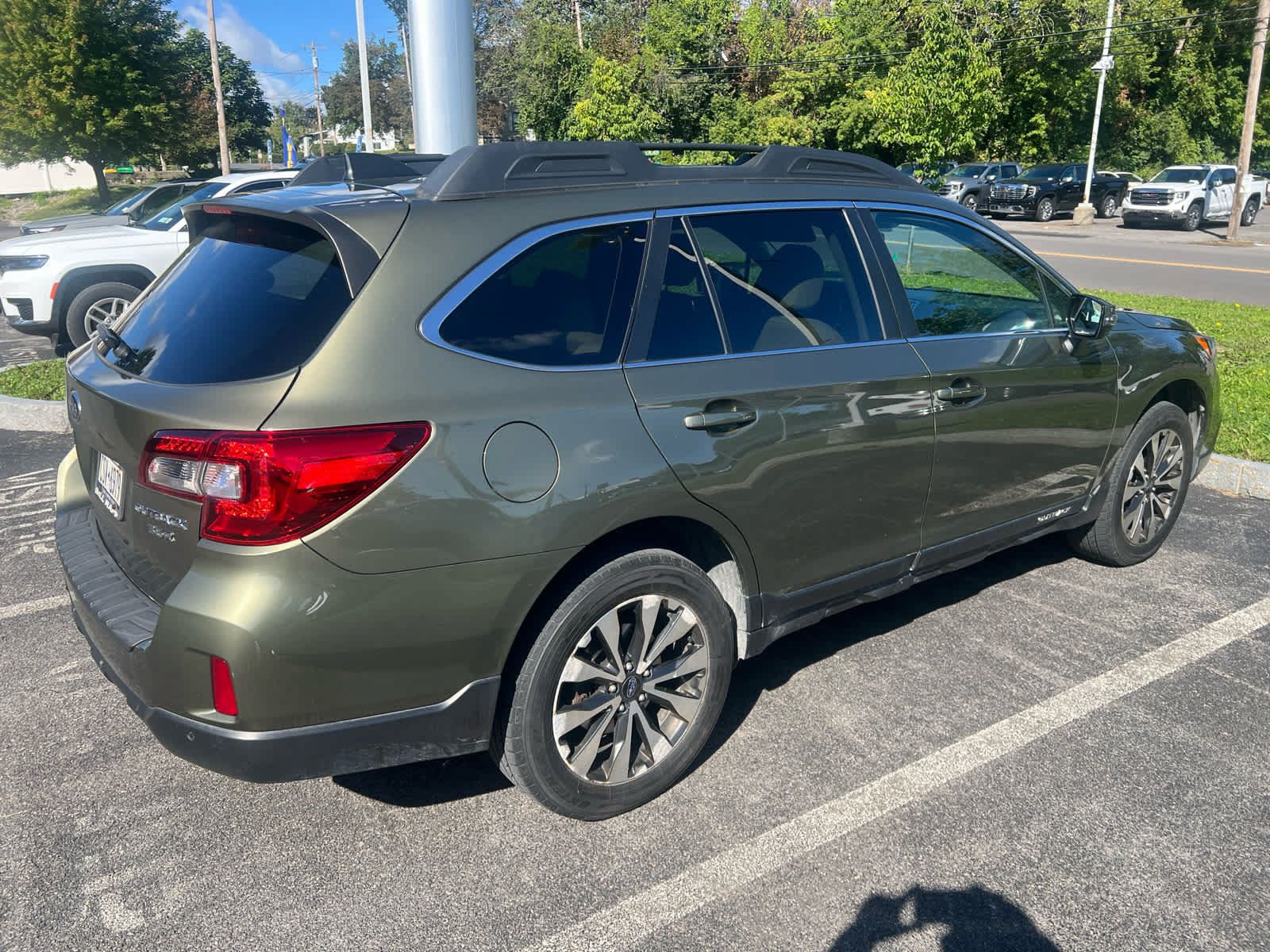 Used 2017 Subaru Outback 3.6R Limited AWD/4WD image 3