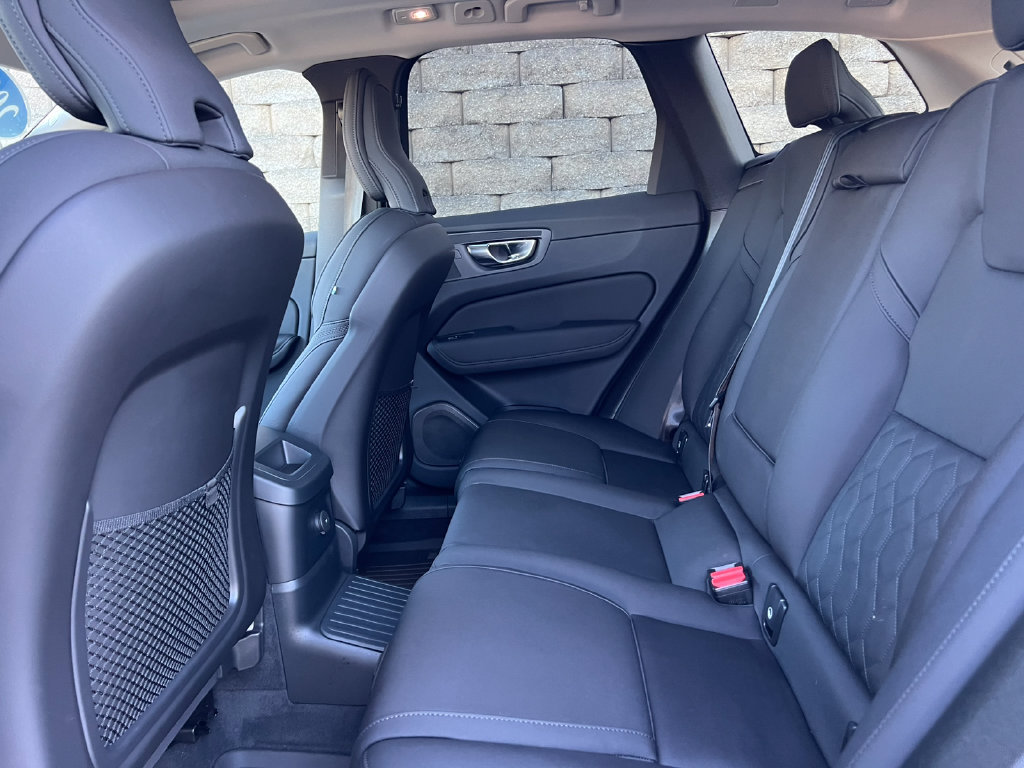Used 2026 Volvo XC60 T8 Plus w/ Climate Package PRO AWD/4WD image 5