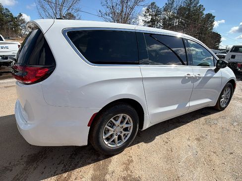 New 2026 Chrysler Pacifica Select image 8