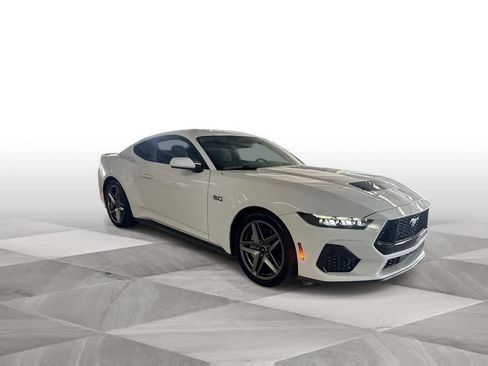 Used 2025 Ford Mustang GT RWD image 2