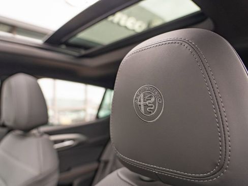 New 2025 Alfa Romeo Tonale w/ Premium Package image 15