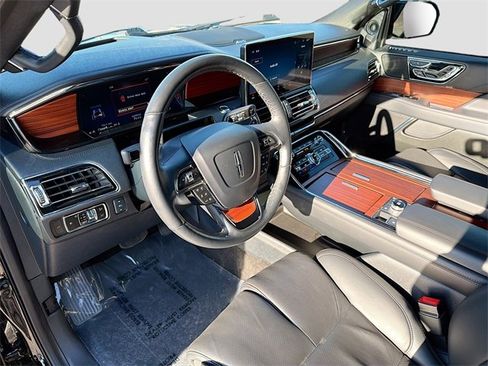 Used 2024 Lincoln Navigator Reserve image 28