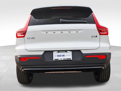 New 2026 Volvo XC40 B5 Core w/ Climate Package AWD/4WD image 6