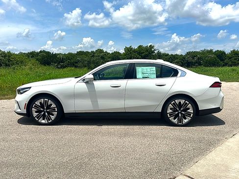 New 2026 BMW i5 eDrive40 RWD image 5