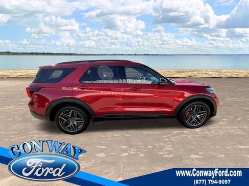 Used 2025 Ford Explorer ST image 4