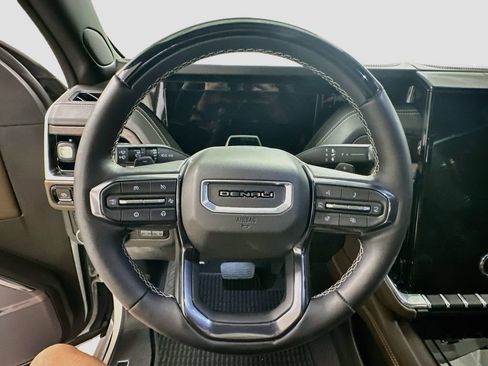Used 2025 GMC Yukon XL Denali Ultimate AWD/4WD image 12