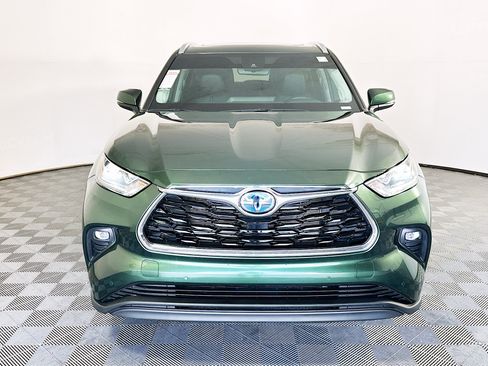 Used 2024 Toyota Highlander Limited FWD image 8