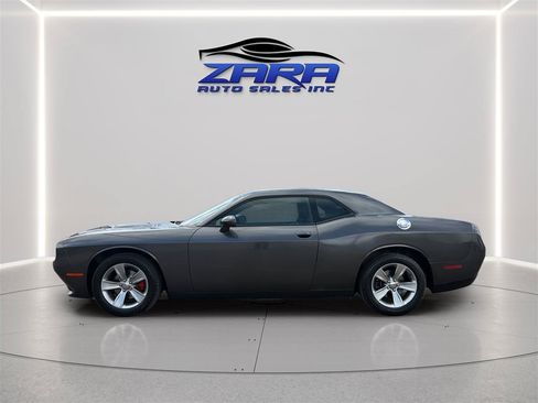 Used 2015 Dodge Challenger SXT RWD image 4
