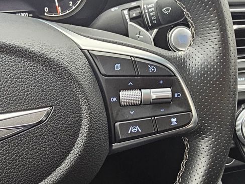 Used 2023 Genesis G70 2.0T image 32