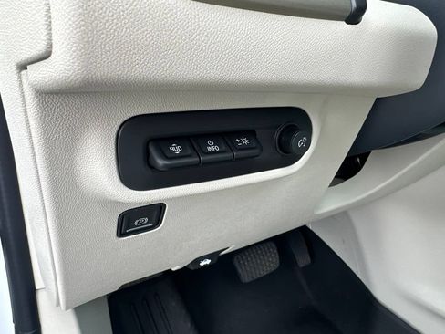 Certified 2024 GMC Terrain Denali w/ Denali Premium Package AWD/4WD image 21