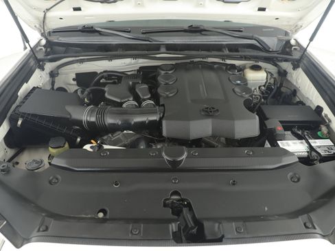 Used 2010 Toyota 4Runner SR5 image 6