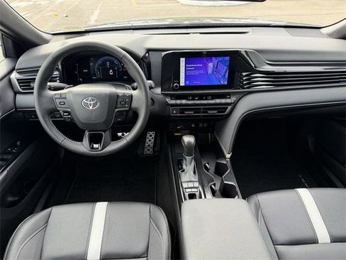 Certified 2025 Toyota Camry SE image 9