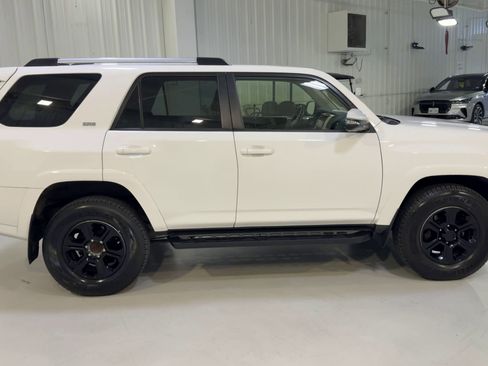 Used 2022 Toyota 4Runner SR5 Premium AWD/4WD image 2