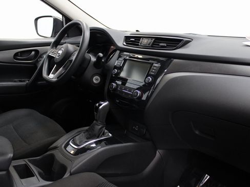 Used 2020 Nissan Rogue Sport S image 23