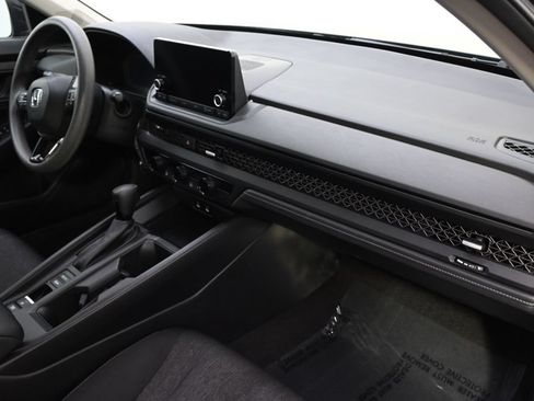Used 2023 Honda Accord EX image 15