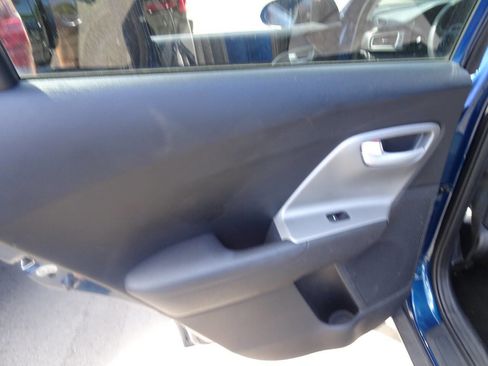 Used 2017 Kia Niro LX image 19