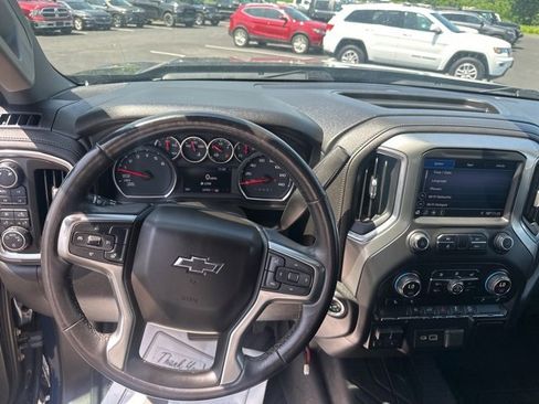 Used 2019 Chevrolet Silverado 1500 LT Trail Boss w/ Convenience Package image 2