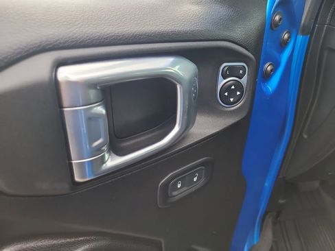 Certified 2025 Jeep Gladiator Sport AWD/4WD image 16