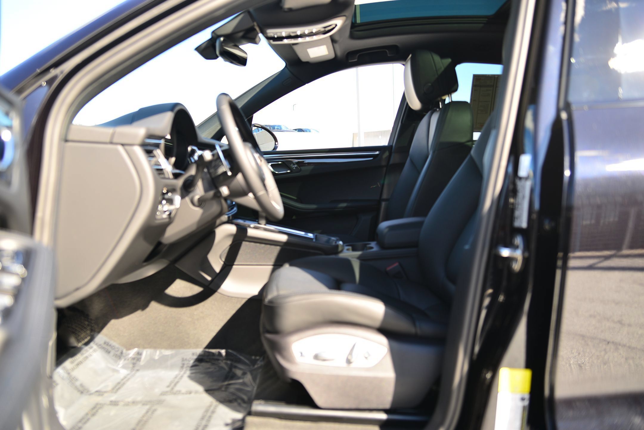 Certified 2026 Porsche Macan S AWD/4WD image 5