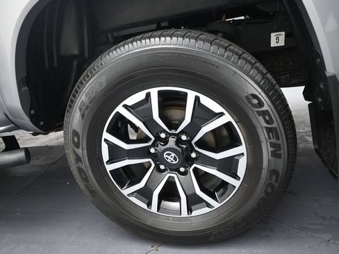 Used 2021 Toyota Tacoma TRD Sport AWD/4WD image 39