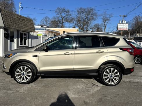 Used 2017 Ford Escape Titanium image 9