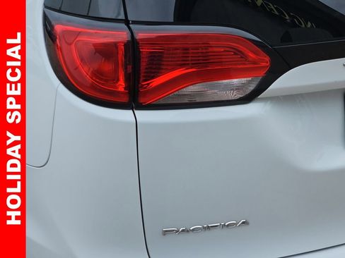 Used 2017 Chrysler Pacifica Limited w/ UConnect Theater Package image 42