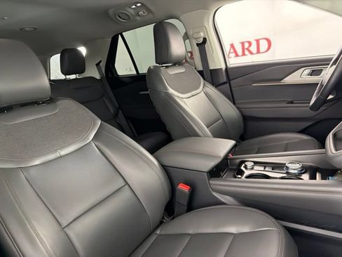 Certified 2025 Ford Explorer Active w/ Active Comfort Package RWD image 16