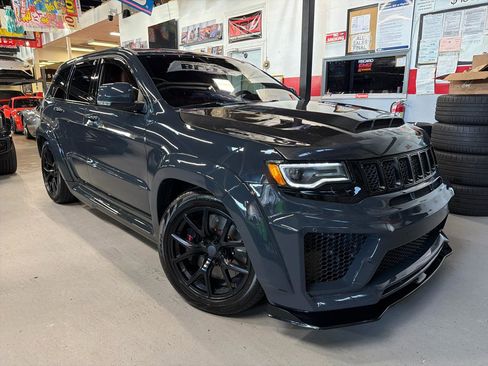Used 2018 Jeep Grand Cherokee Trackhawk AWD/4WD image 1