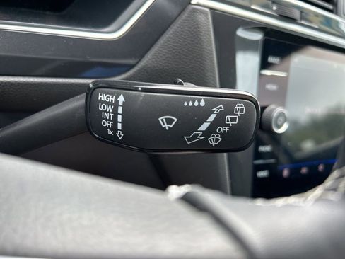 Used 2023 Volkswagen Tiguan SE image 29