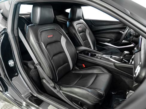 Used 2019 Chevrolet Camaro SS RWD image 37