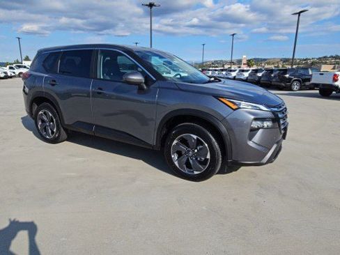 Used 2026 Nissan Rogue SV FWD image 2