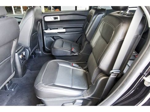 Used 2022 Ford Explorer Limited w/ Equipment Group 301A RWD image 13