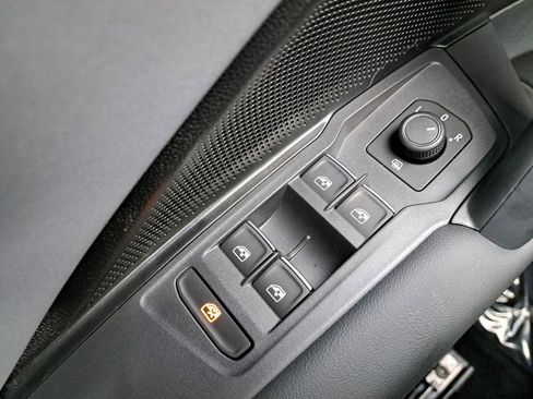 New 2026 Volkswagen Tiguan SE image 25