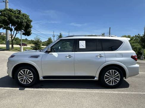 Used 2022 Nissan Armada SL w/ Captain's Chairs Package AWD/4WD image 2