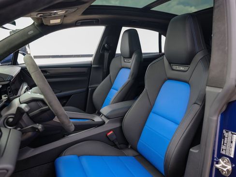 New 2025 Porsche Macan Turbo Electric image 5